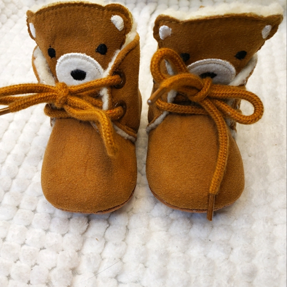 Old Navy Brown Bear Baby Shoes size 0-3 month (drawer)